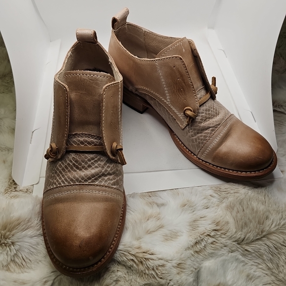 Freebird Womens Shoes FB-Mabel 8 Leather Taupe Oxfords - Picture 14 of 16